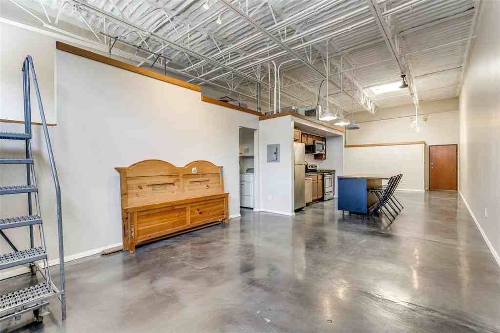 1813 Clarence St #11 - Photo 5 of 20