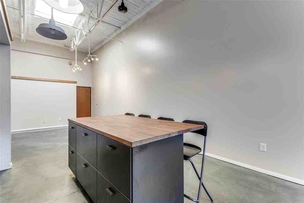 1813 Clarence St #11 - Photo 6 of 20