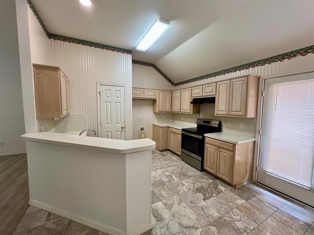 1348 Riley Dr - Photo 5 of 11