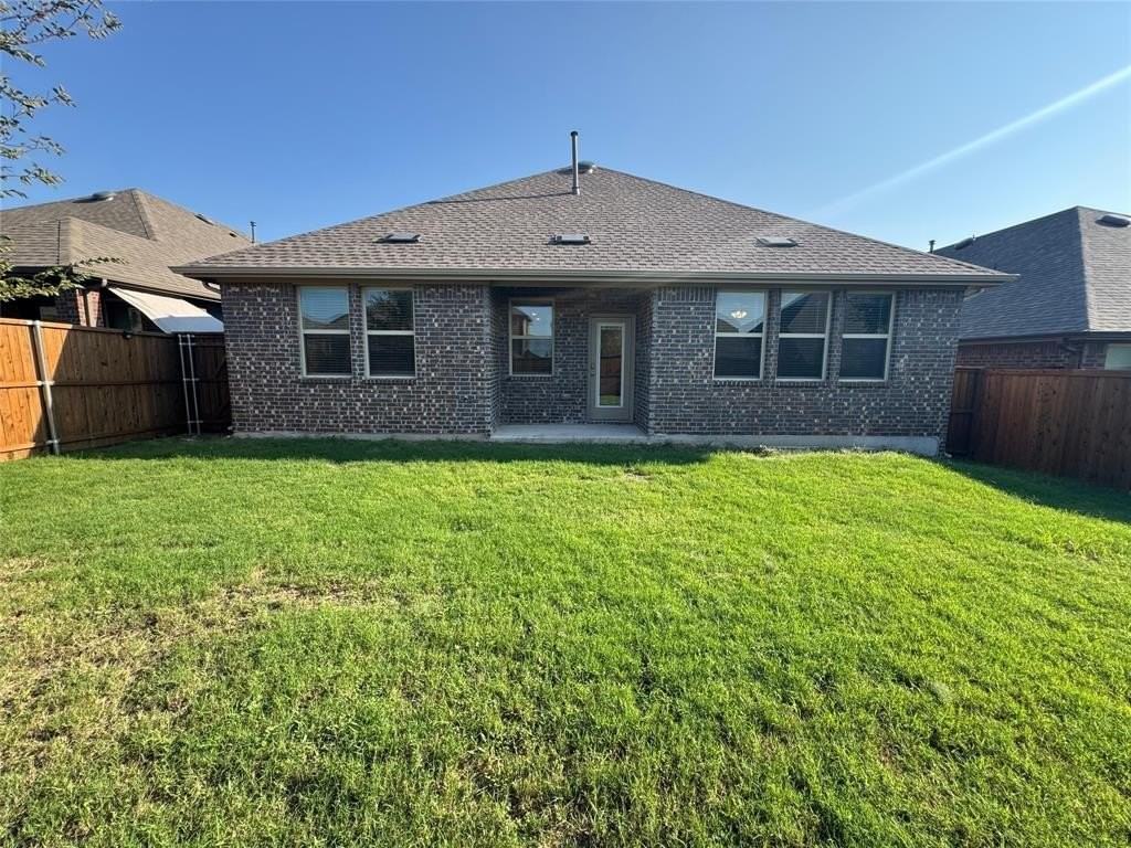 940 Azure Ln - Photo 4 of 26