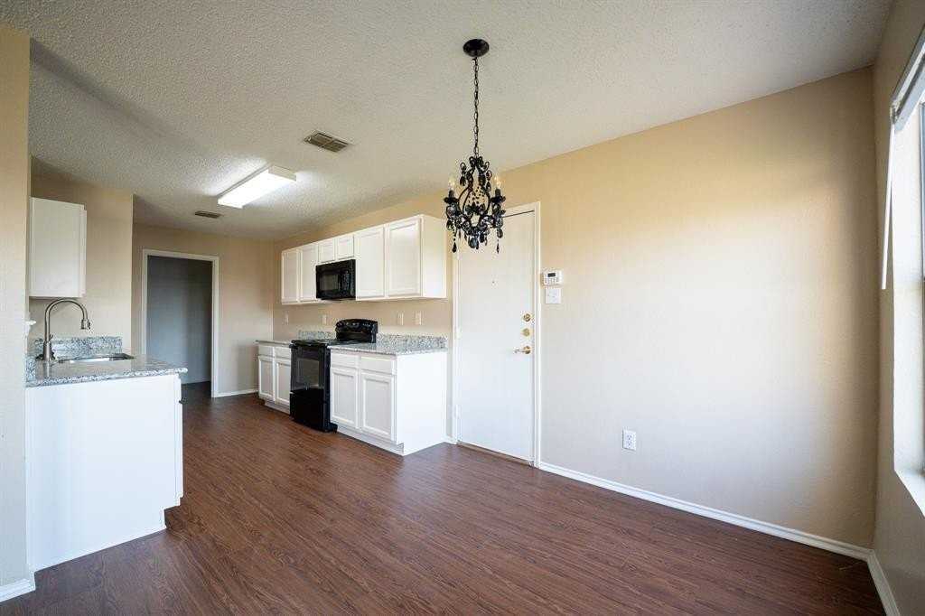 1556 Glenwick Dr - Photo 3 of 15