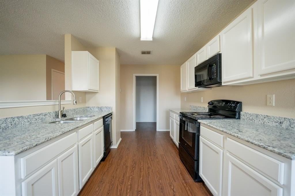 1556 Glenwick Dr - Photo 5 of 15