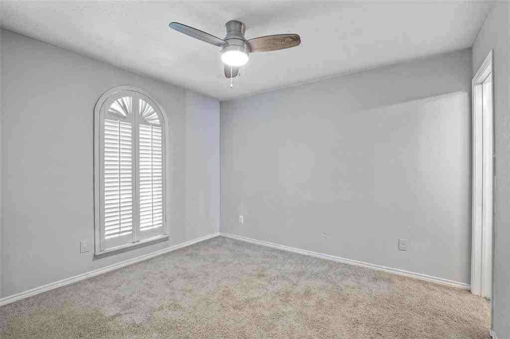 740 Fairlawn St - Photo 4 of 32