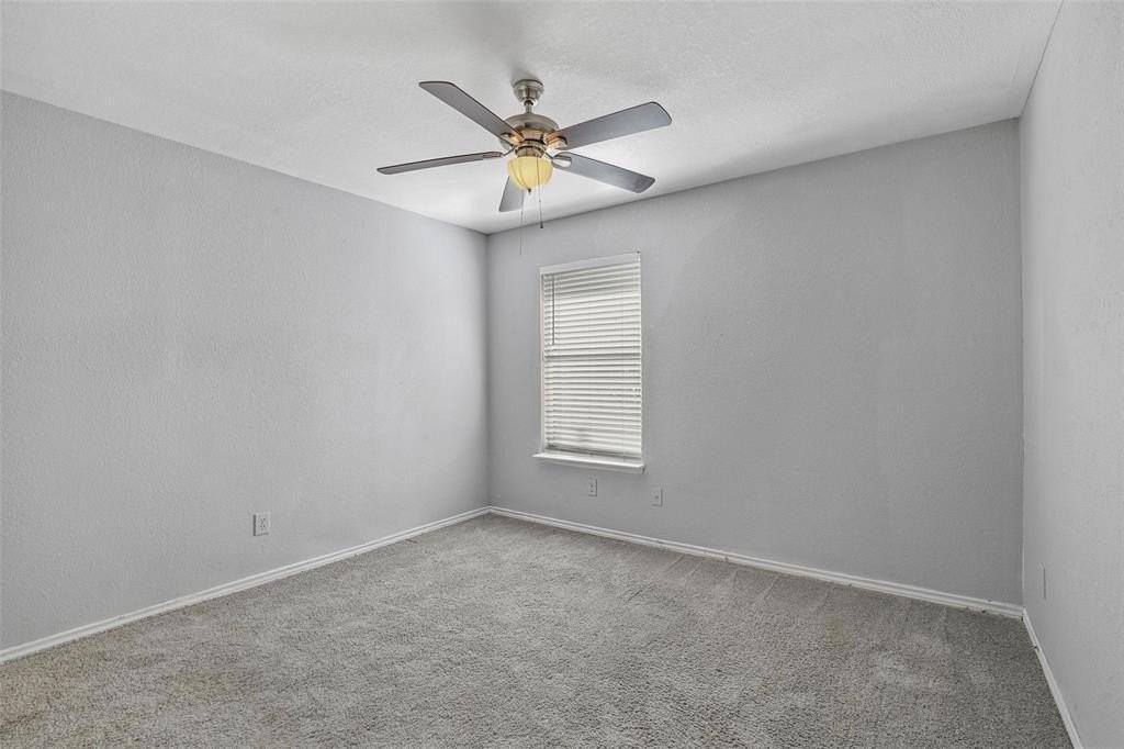 740 Fairlawn St - Photo 5 of 32