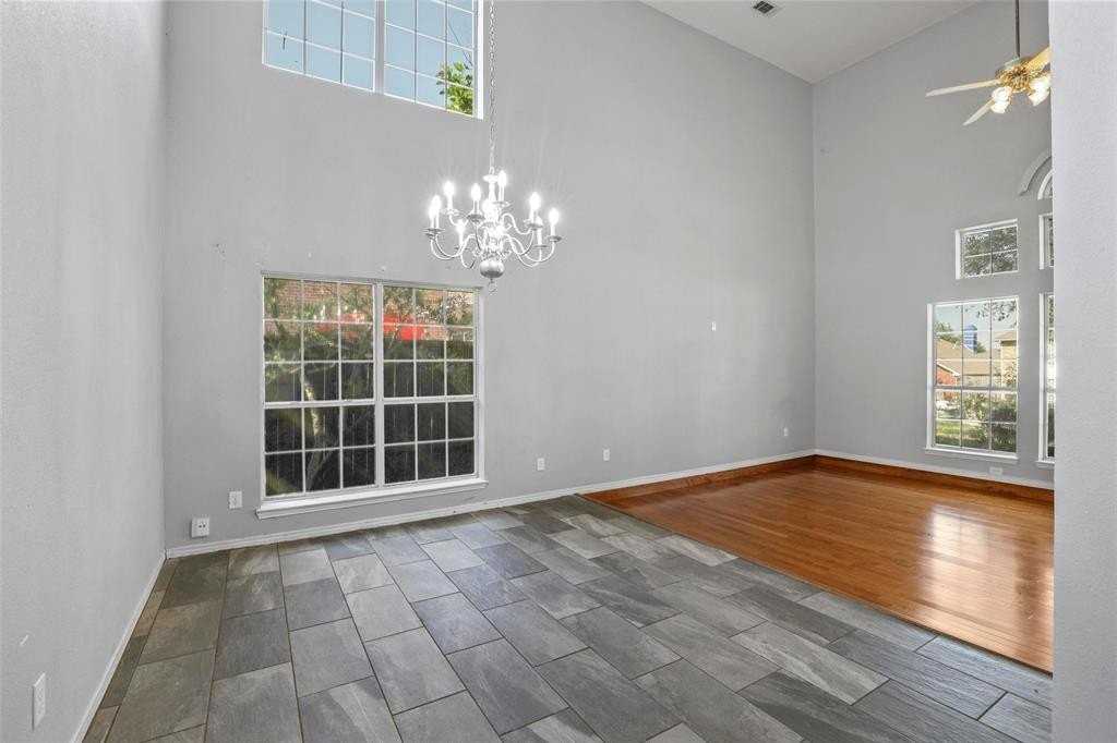 740 Fairlawn St - Photo 7 of 32