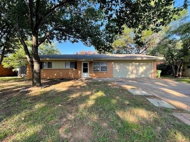 1329 Harrison Ln - Photo 2 of 19