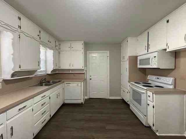 1329 Harrison Ln - Photo 6 of 19