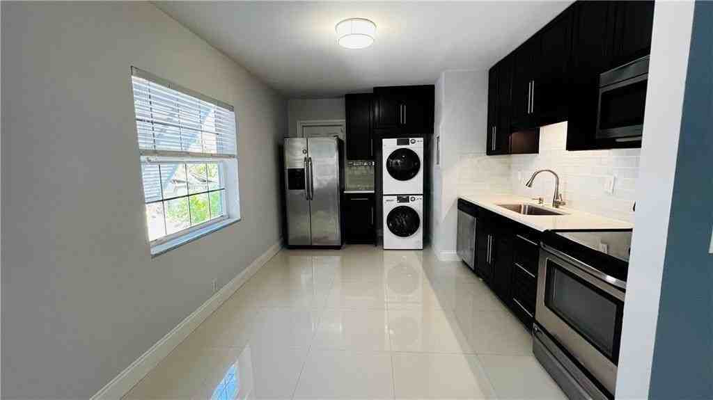 730 Middle St - Photo 3 of 50