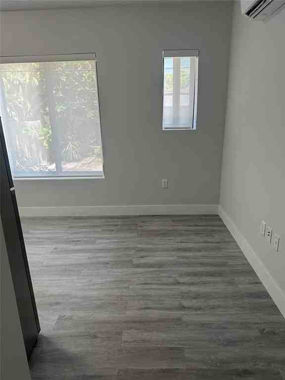 1639 Madison St #11B - Photo 5 of 8