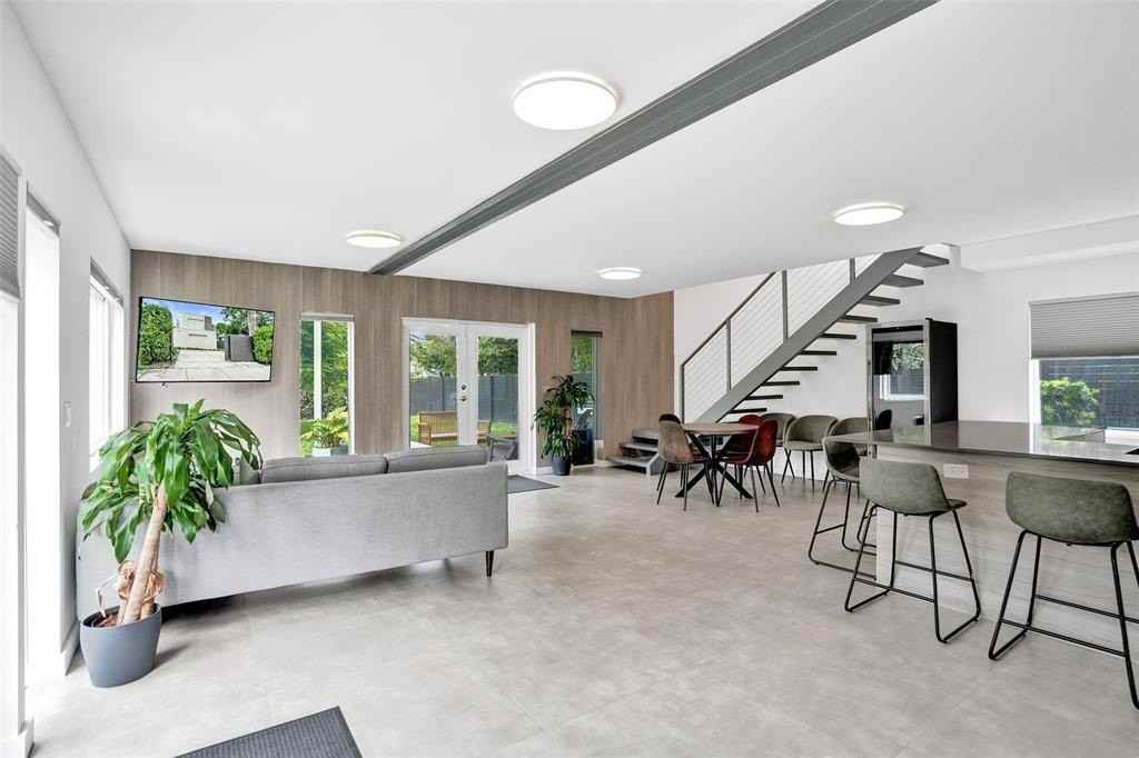 1601 Nw 6th Ave - Photo 4 of 22