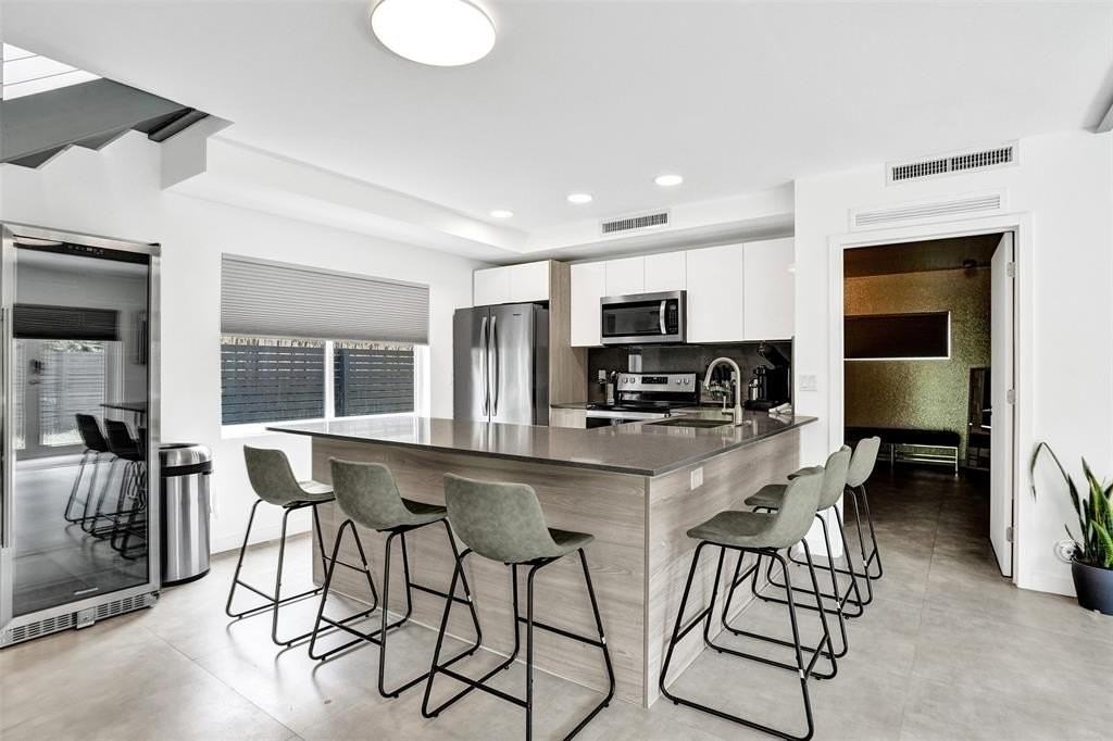 1601 Nw 6th Ave - Photo 6 of 22