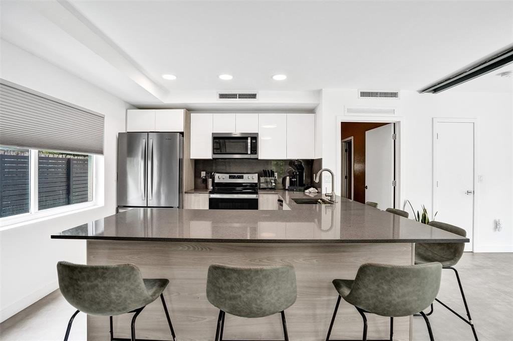 1601 Nw 6th Ave - Photo 7 of 22