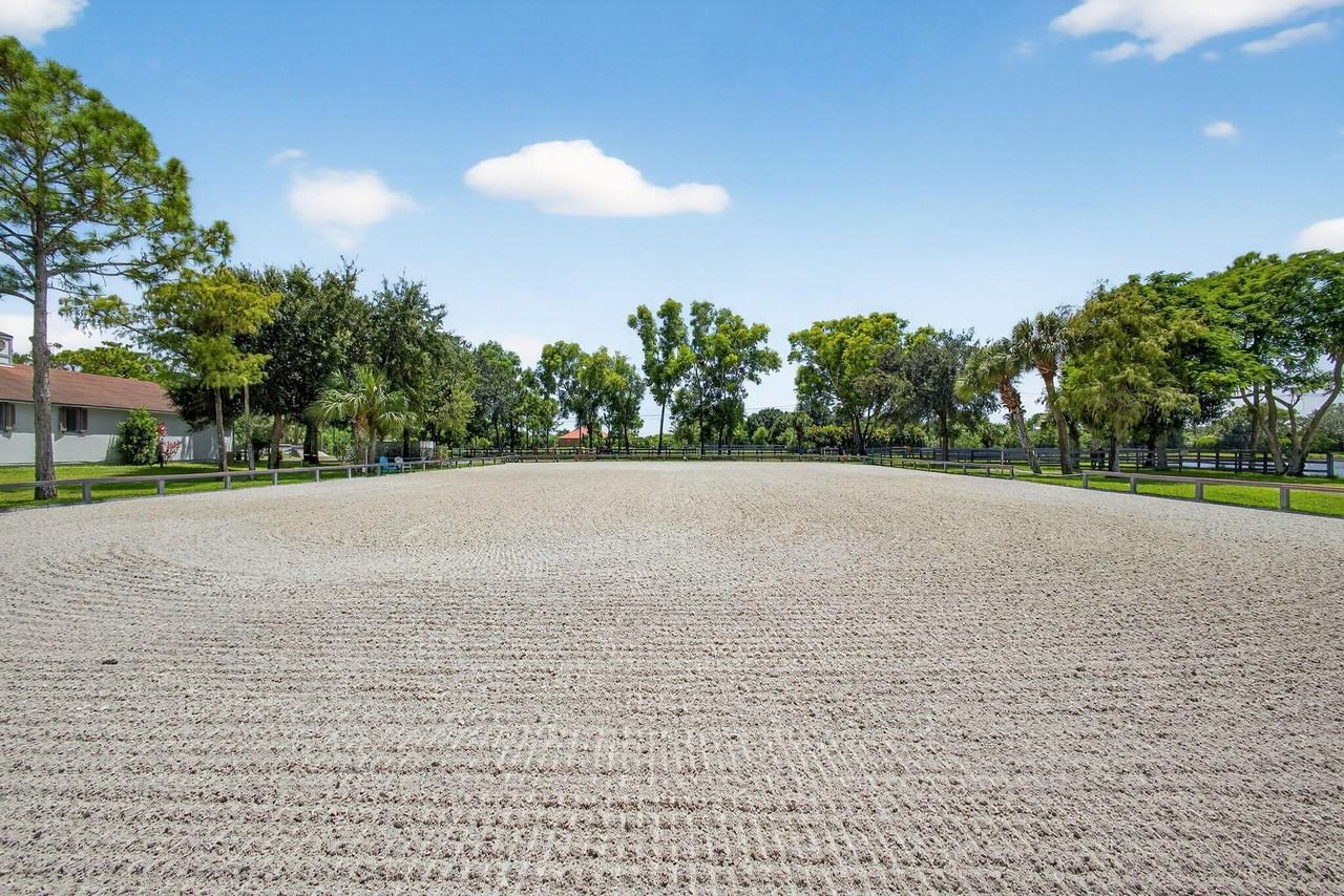 17218 Shetland Ln #2STALLS - Photo 3 of 50