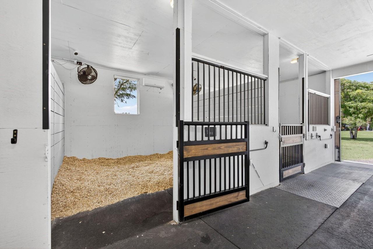 17218 Shetland Ln #2STALLS - Photo 5 of 50