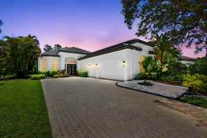featured image of 6778 Oakmont Way