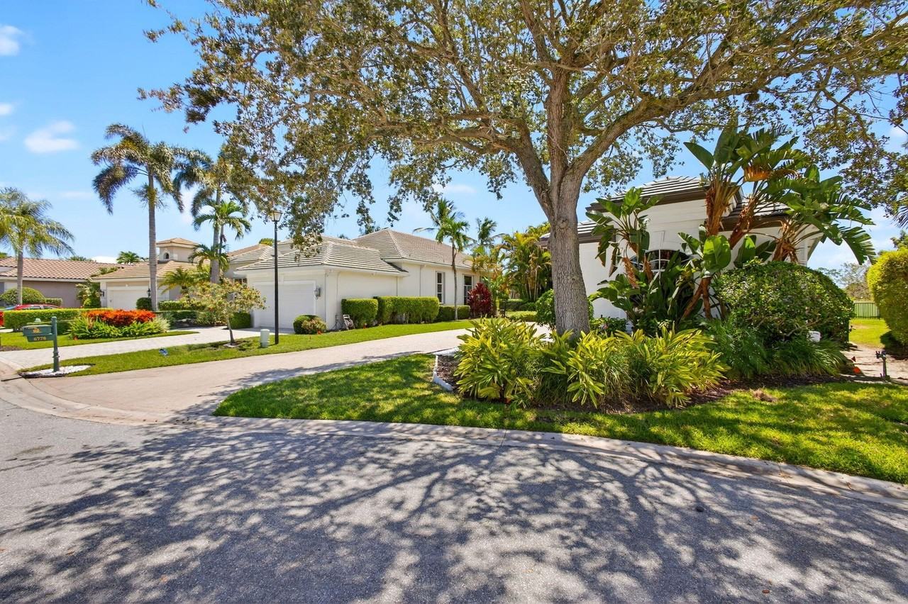 6778 Oakmont Way - Photo 5 of 50