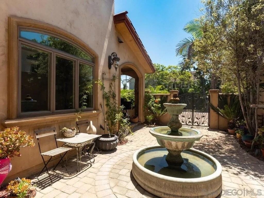 911 4th St - Photo 3 of 37