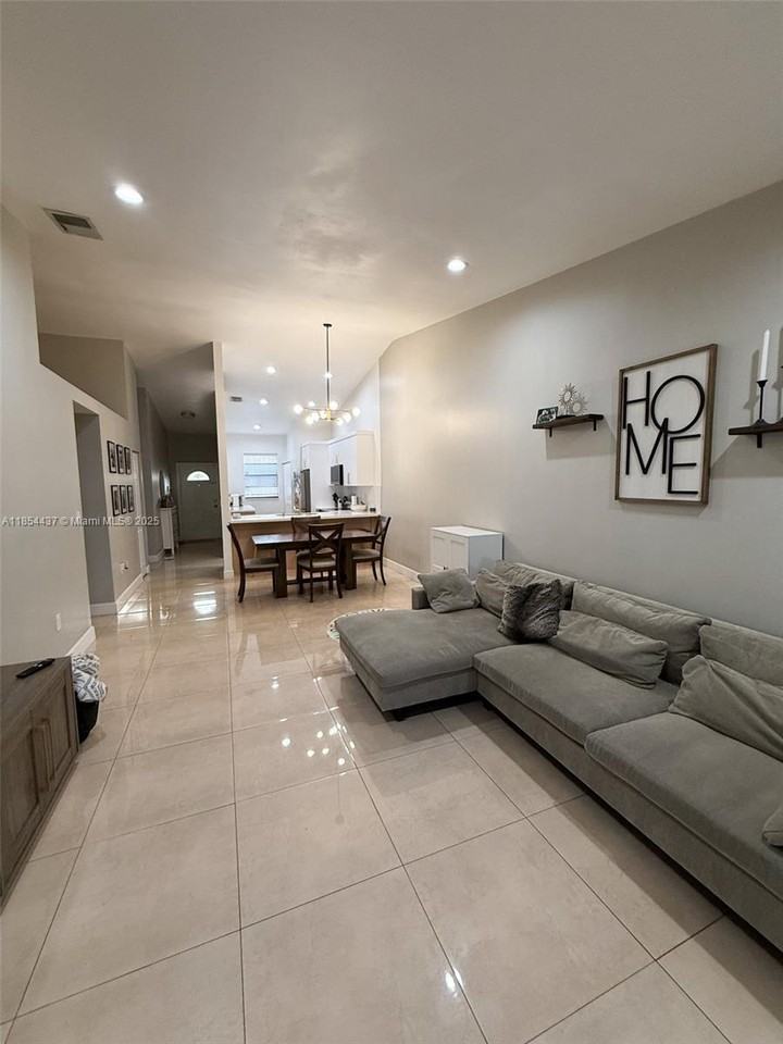 19231 Nw 67th Pl - Photo 2 of 8