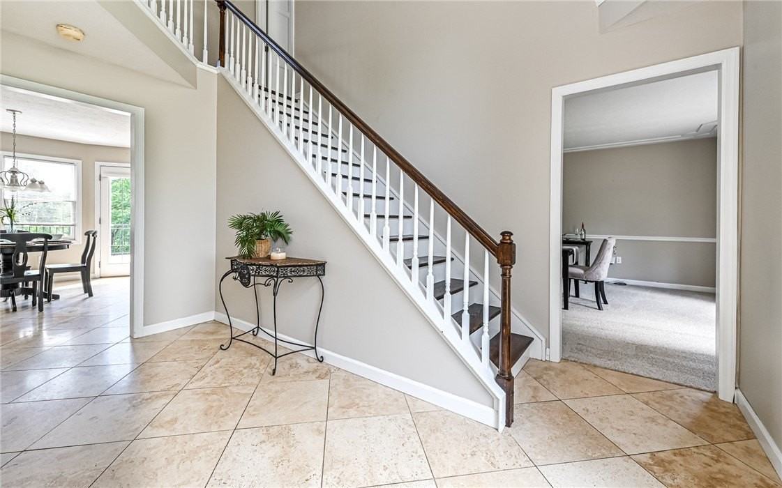 124 Fox Meadow Dr - Photo 3 of 38