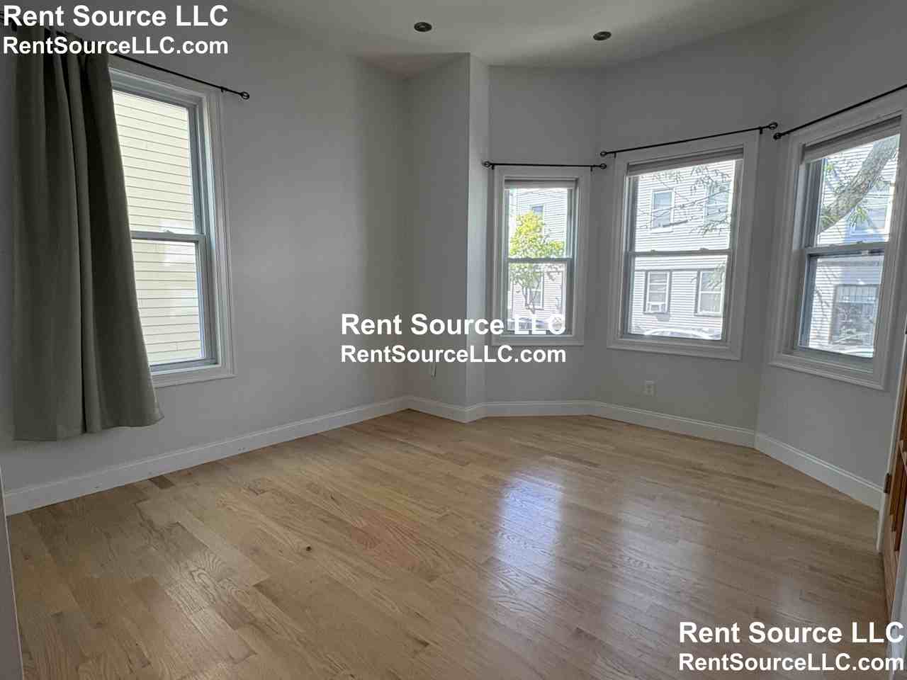 146 Columbia St #1 - Photo 4 of 12