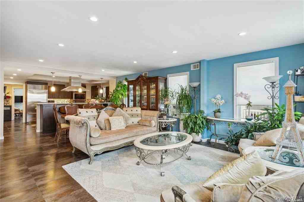 225 E Walnut St ##1 - Photo 2 of 16