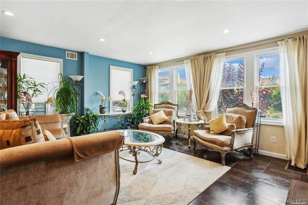 225 E Walnut St ##1 - Photo 4 of 16