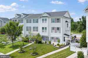 featured image of 6 Mountie Ln