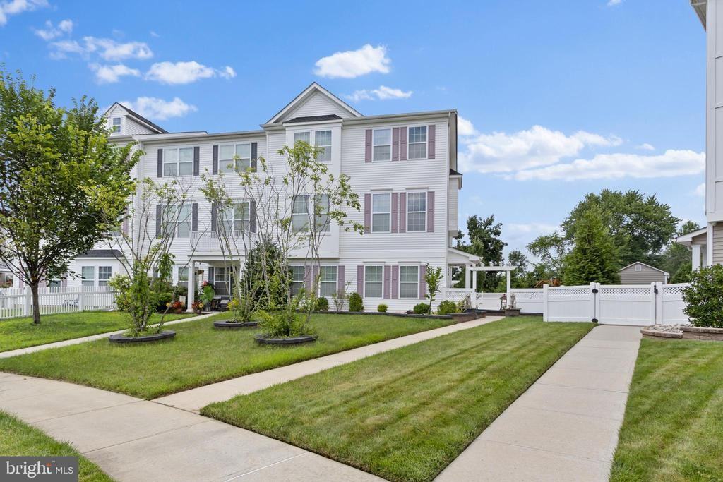 6 Mountie Ln - Photo 2 of 49