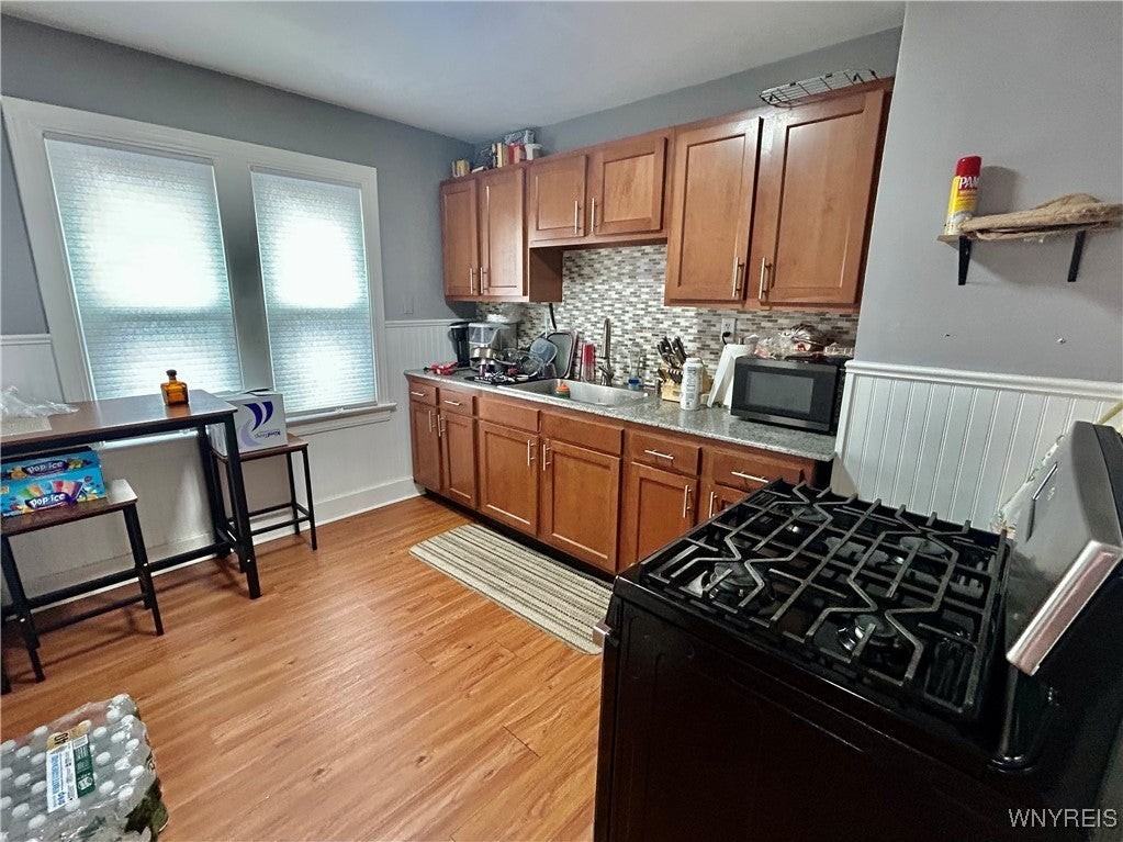 597 Englewood Ave - Photo 5 of 11