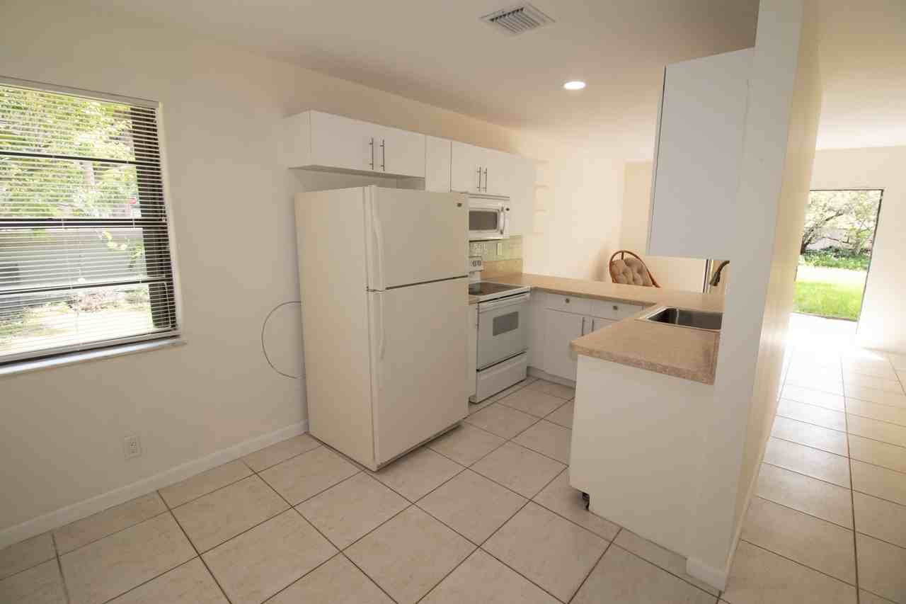 9732 Shadow Wood Boulevard - Photo 7 of 44