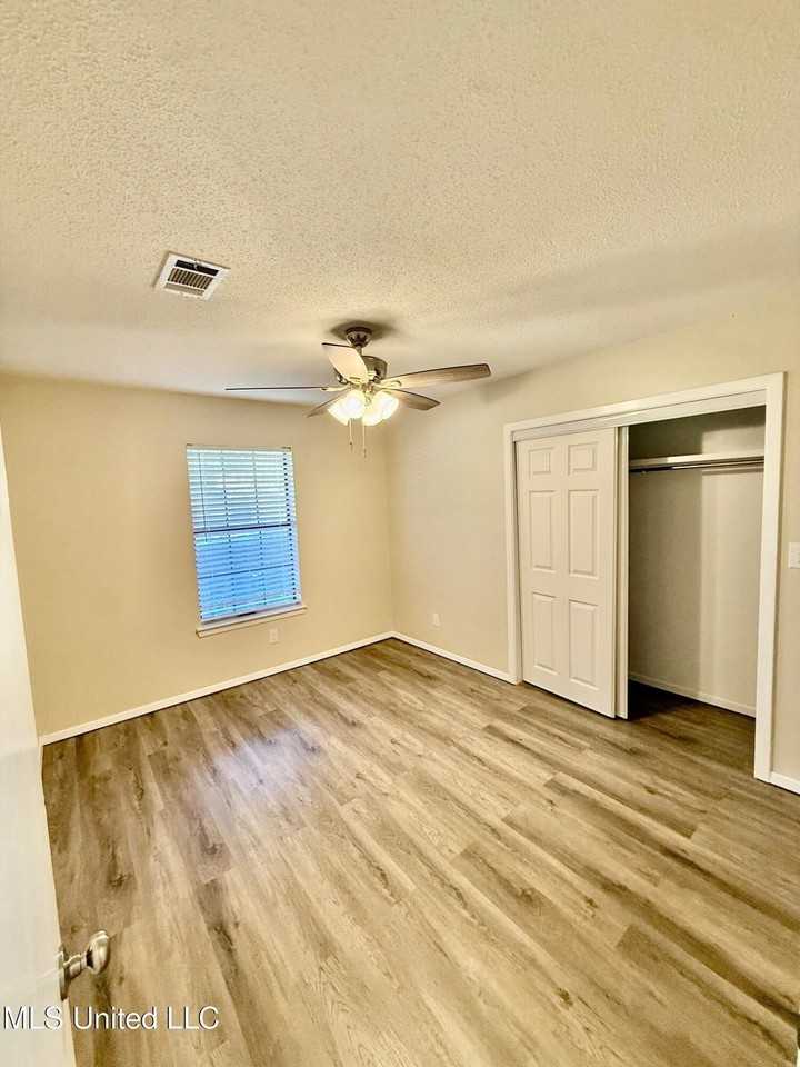 1215 Spring Drive - Photo 6 of 13