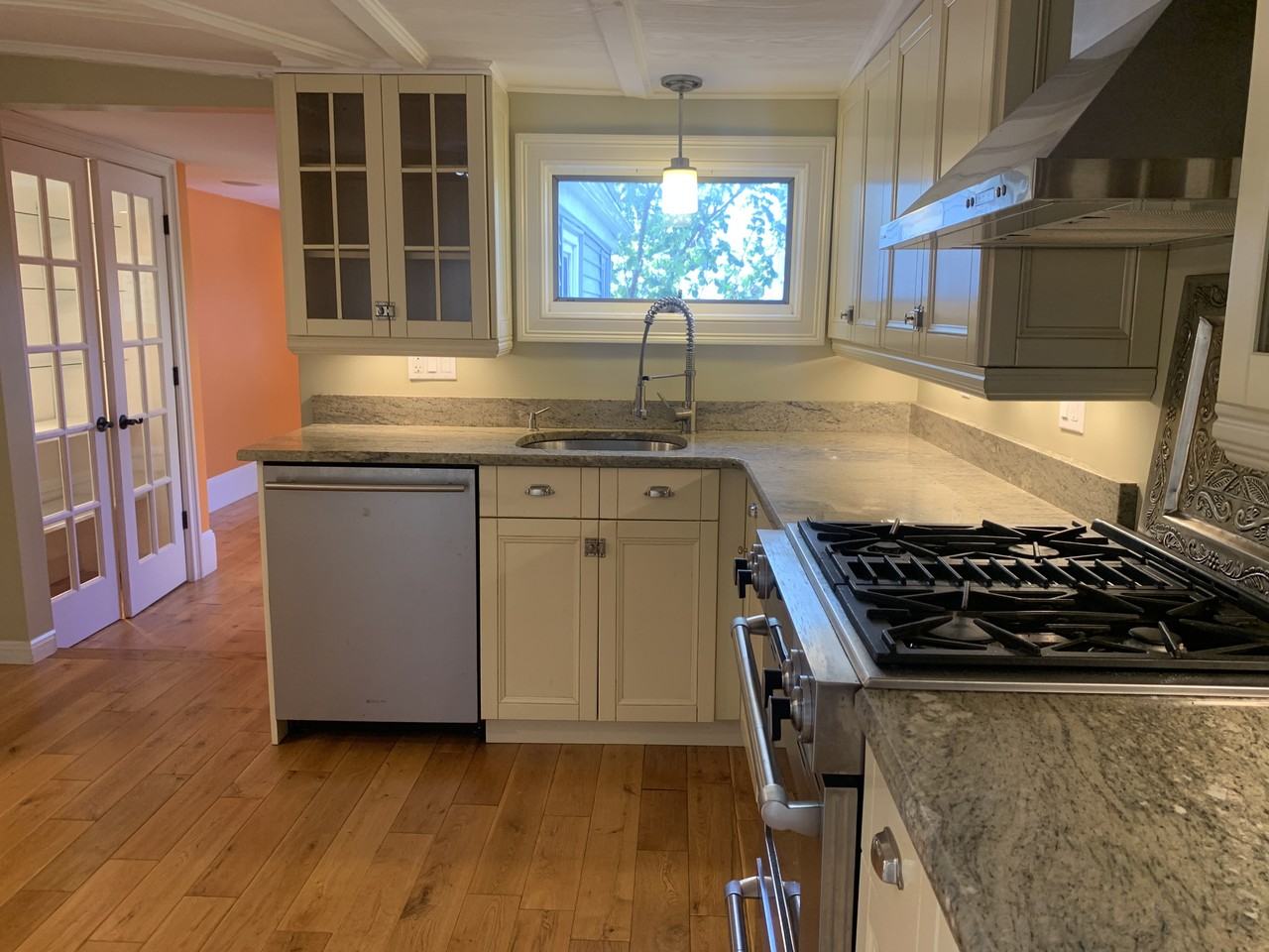 10 Salem Street Ave - Photo 3 of 23