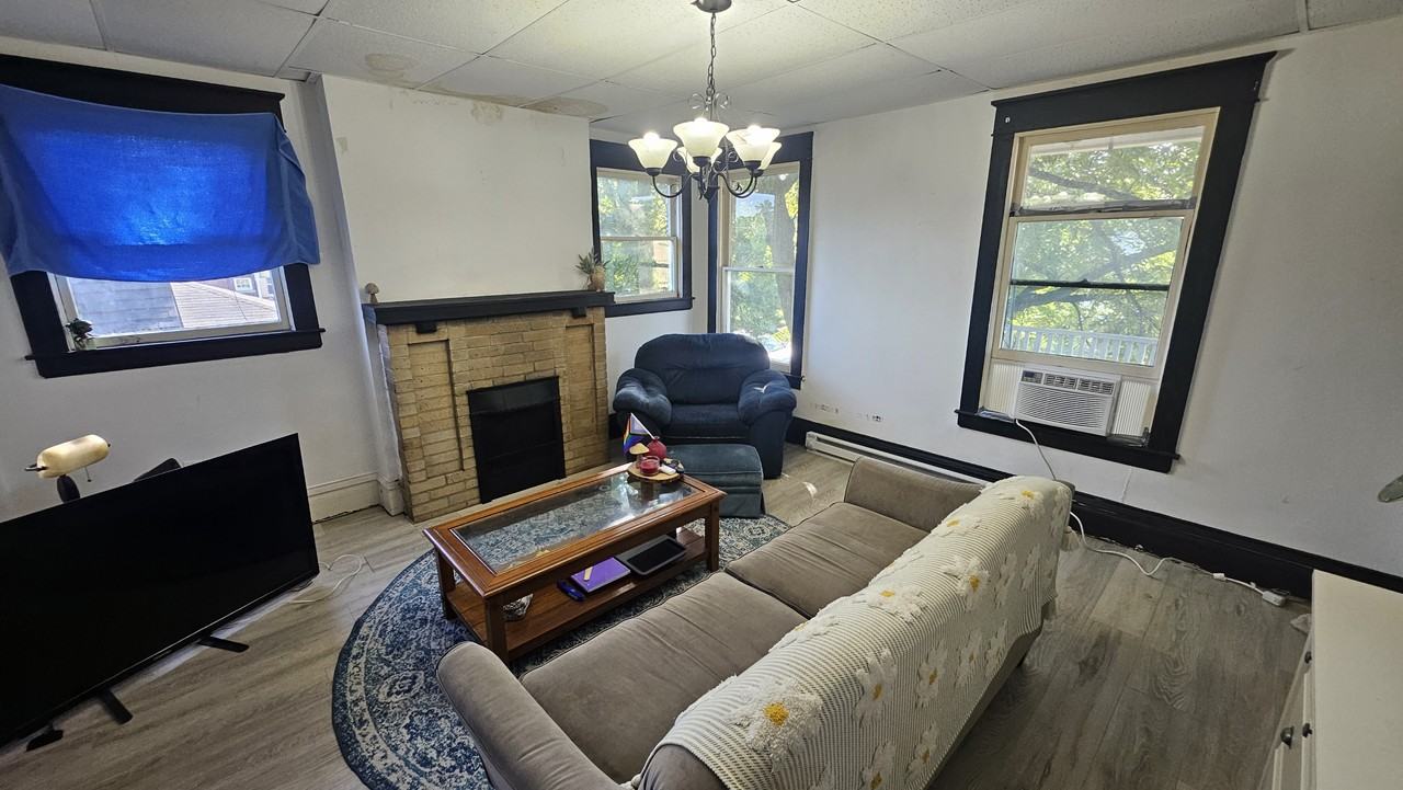 210 8th Avenue - Photo 2 of 6