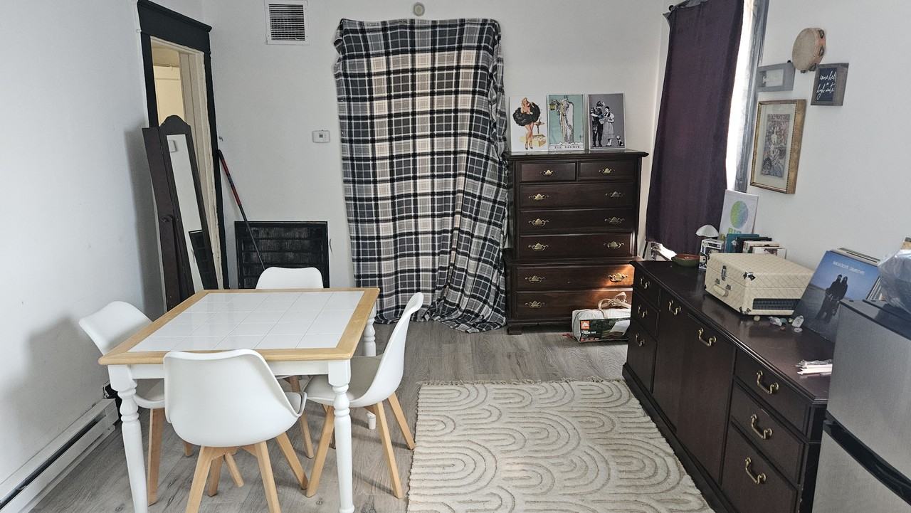 210 8th Avenue - Photo 3 of 6