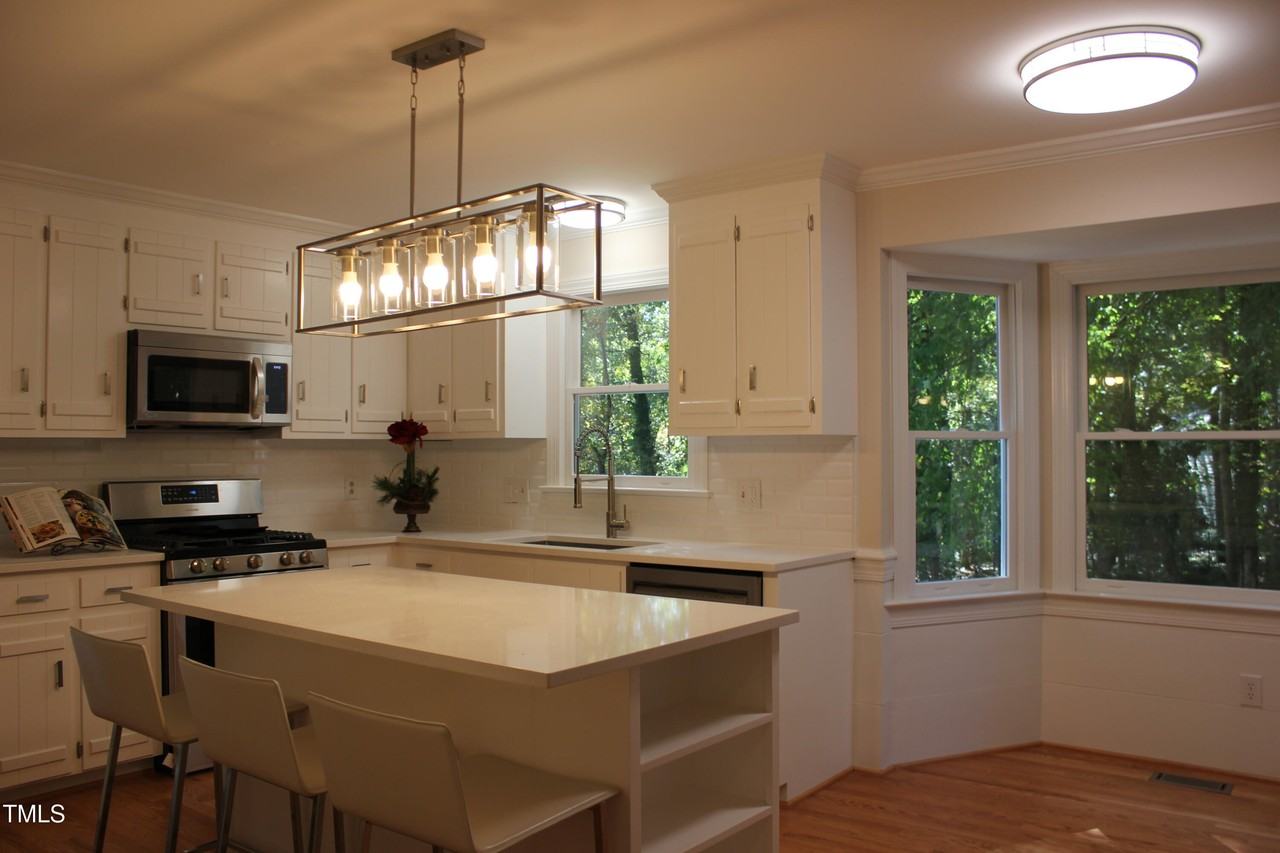 6321 Gainsborough Dr - Photo 6 of 36