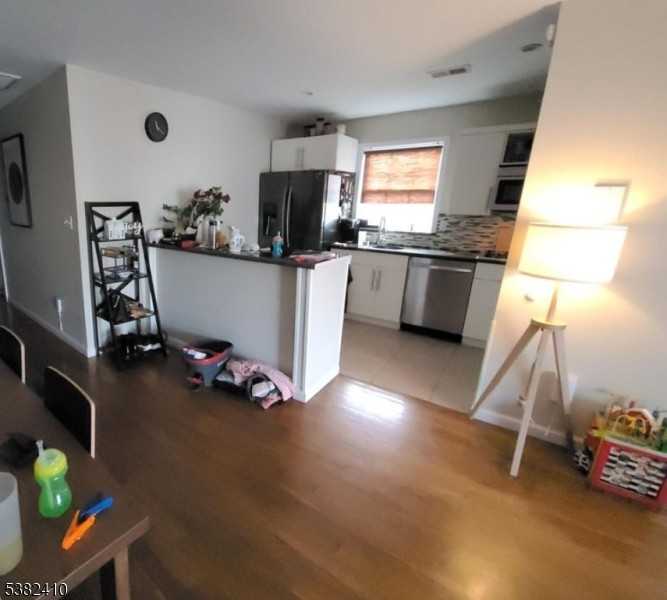 551 Walnut Street ##2 - Photo 6 of 12