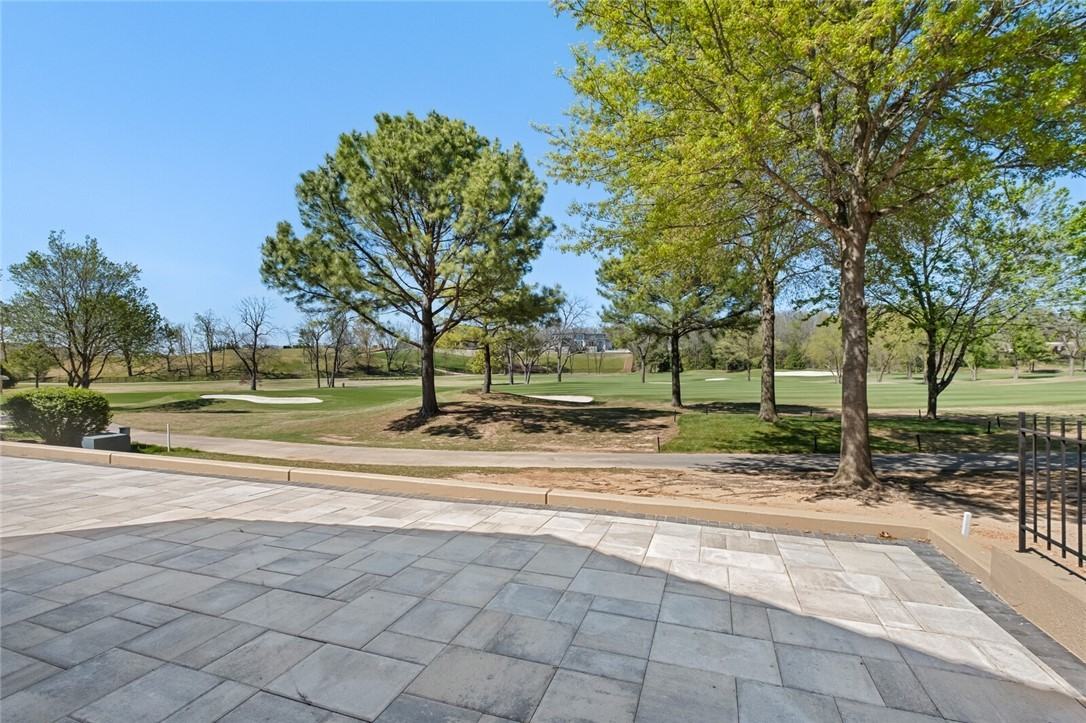 9 W Augusta Ct - Photo 2 of 29