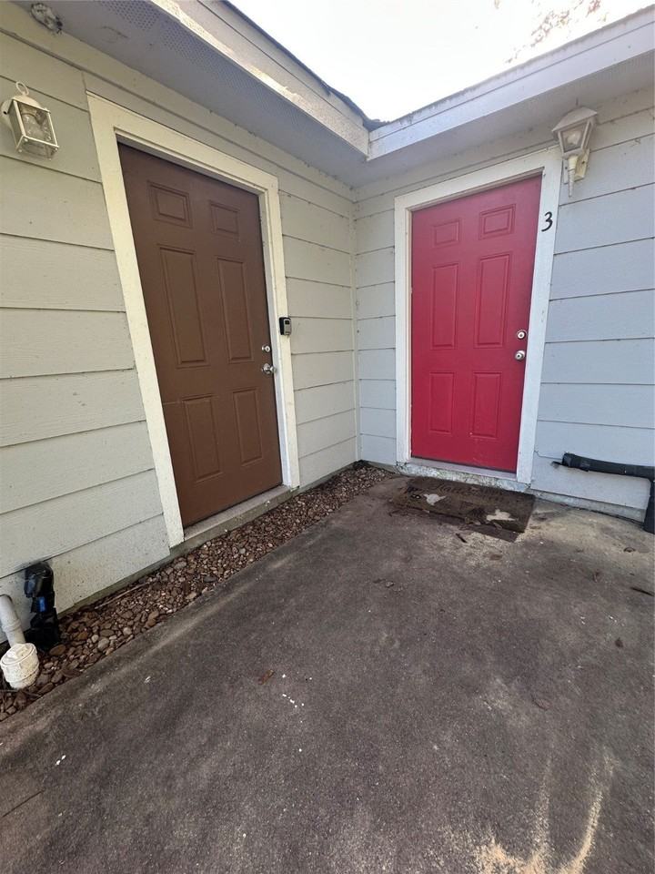 7307 Avenue O - Photo 2 of 21