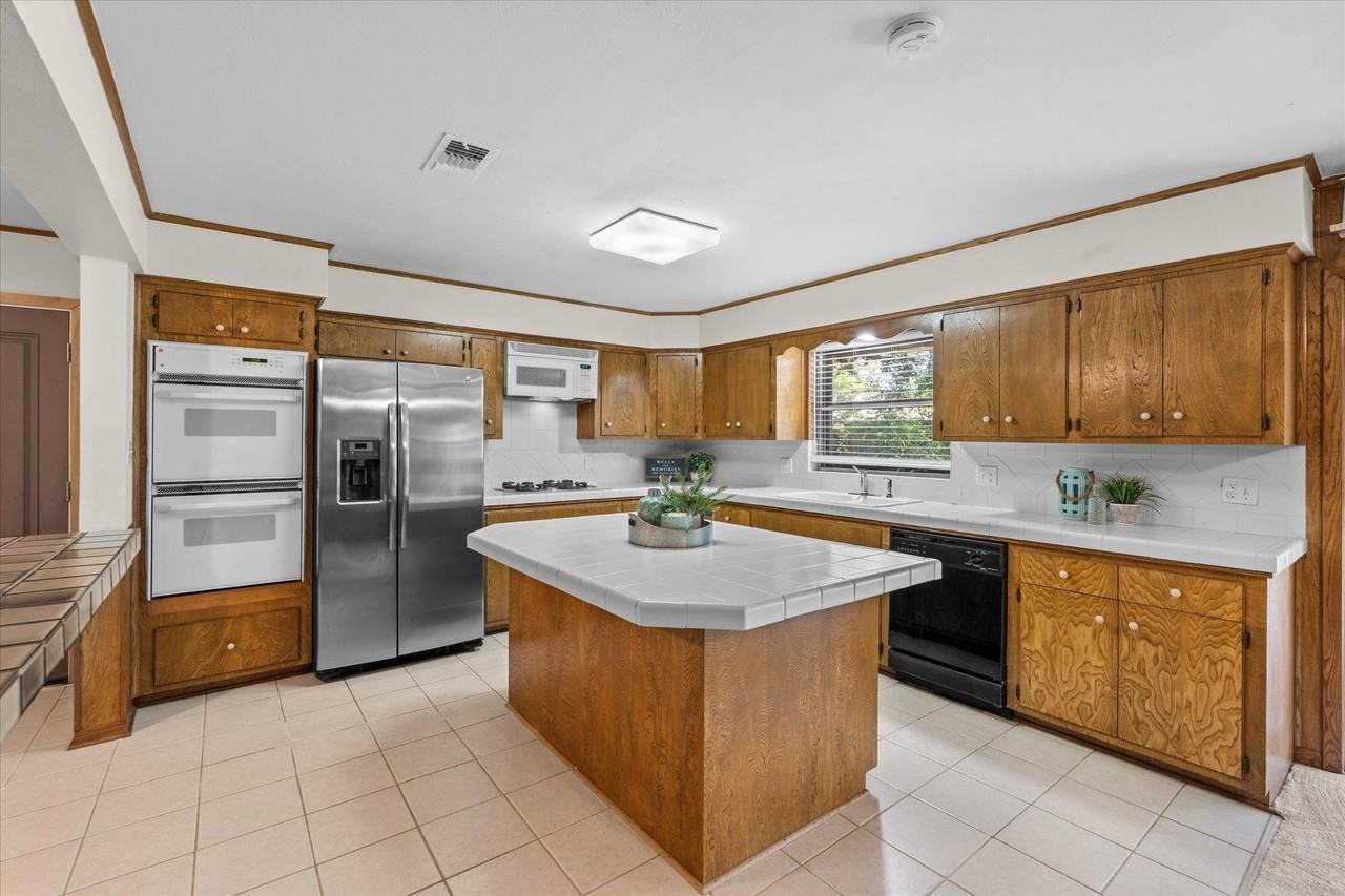 5314 Manor Creek Ln - Photo 3 of 18