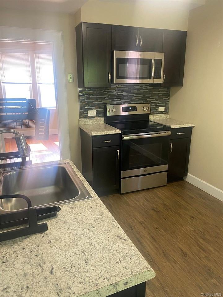 378 Elwood Ave - Photo 3 of 13