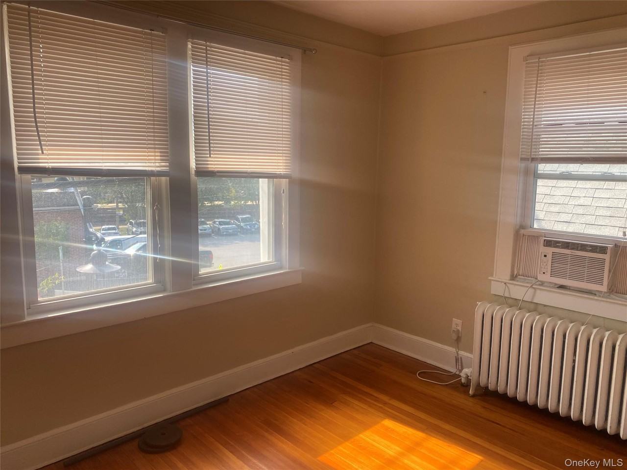 378 Elwood Ave - Photo 5 of 13