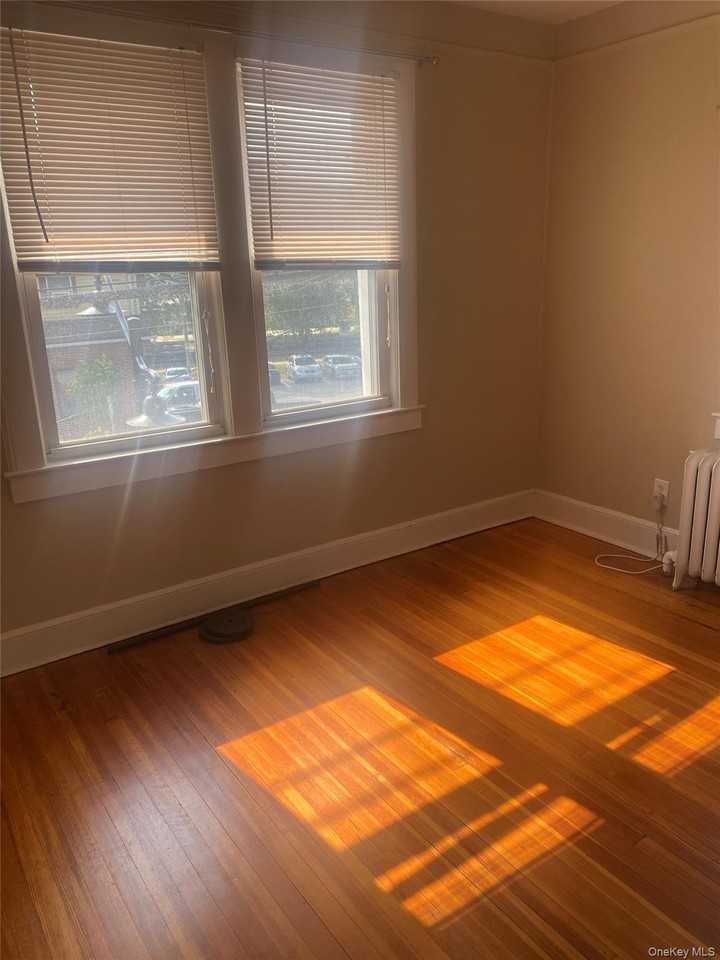 378 Elwood Ave - Photo 6 of 13