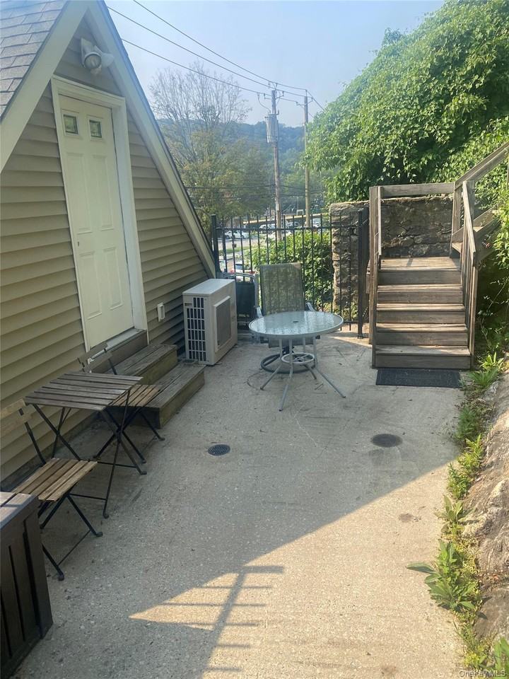 378 Elwood Ave - Photo 7 of 13