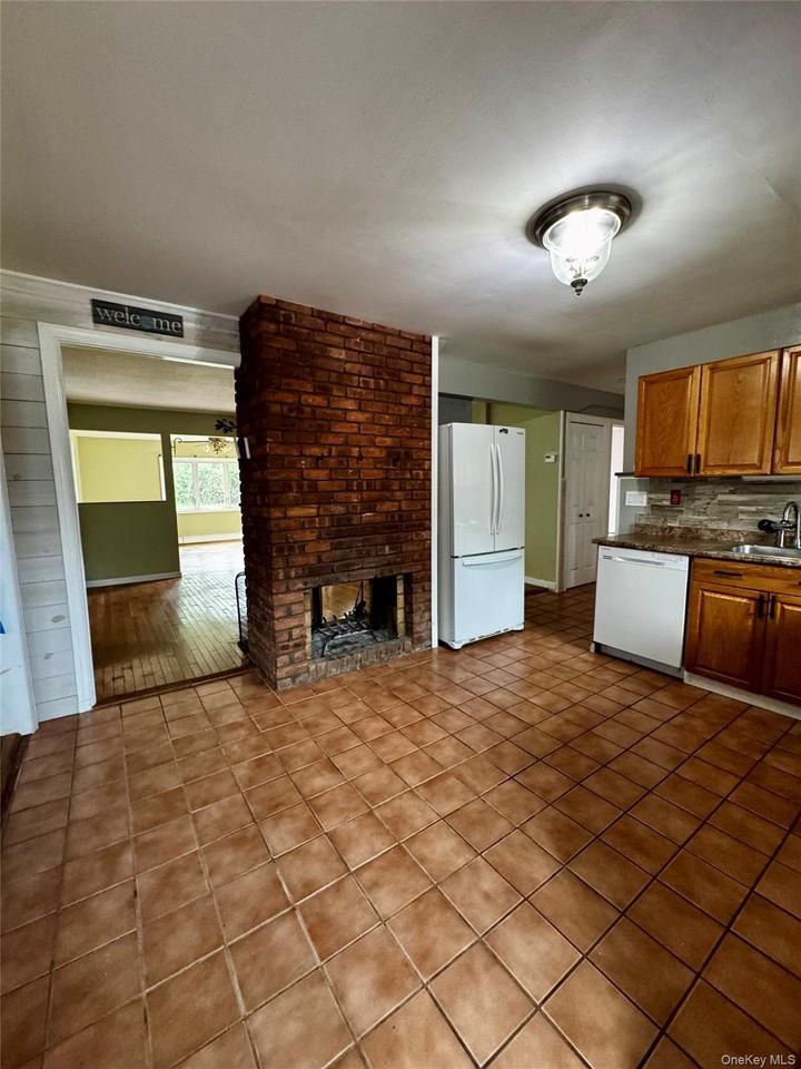 94 Hardy Lane - Photo 2 of 13