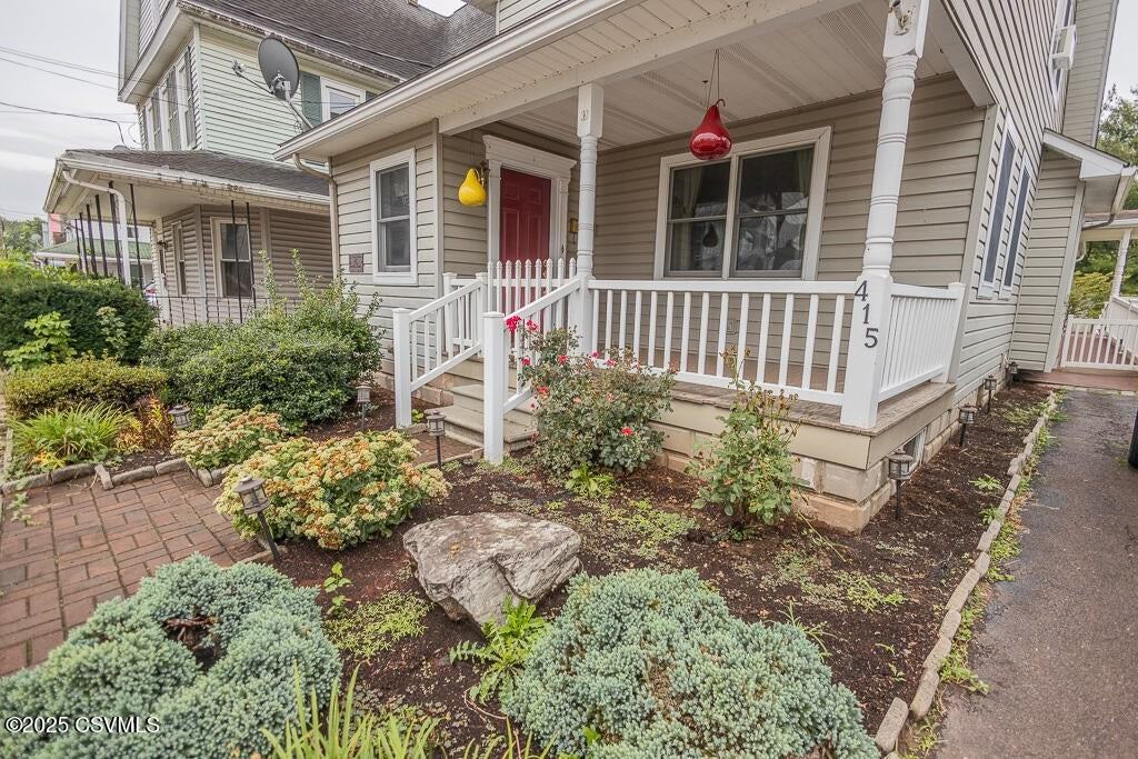 415 W 1st St - Photo 2 of 27