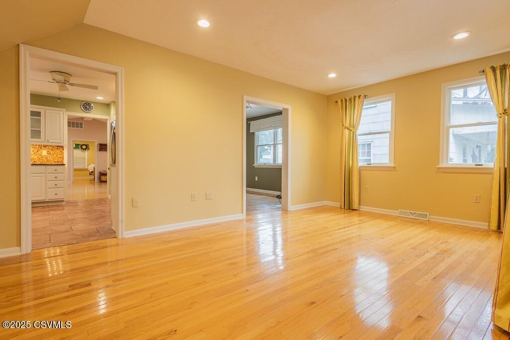 415 W 1st St - Photo 3 of 27