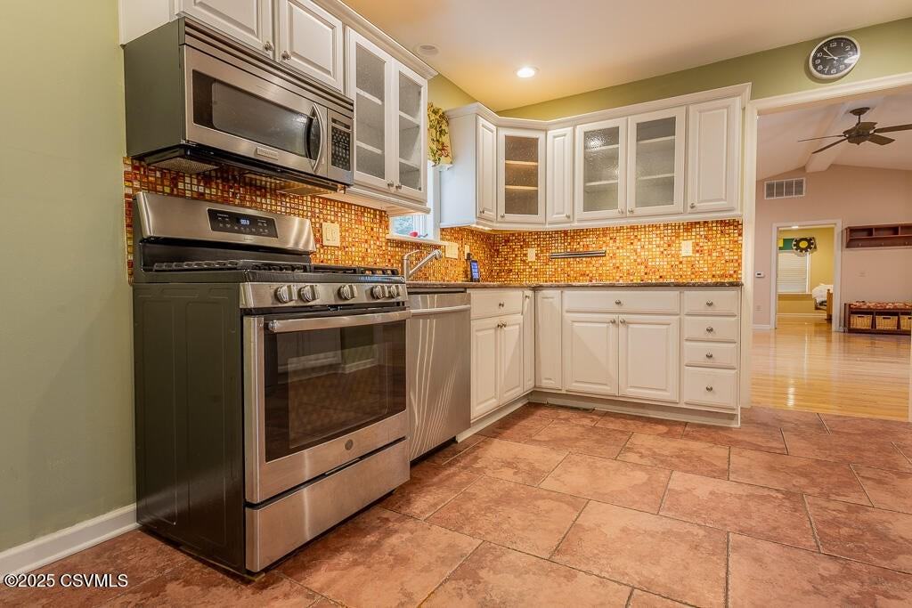 415 W 1st St - Photo 5 of 27