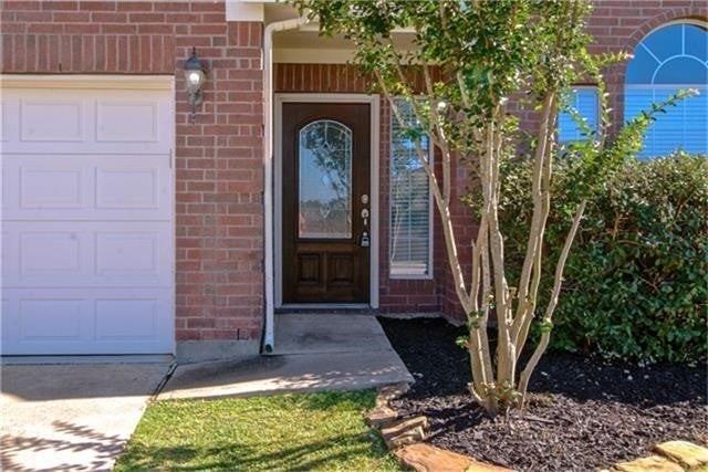 2302 Oakleaf Hills Cir - Photo 2 of 30