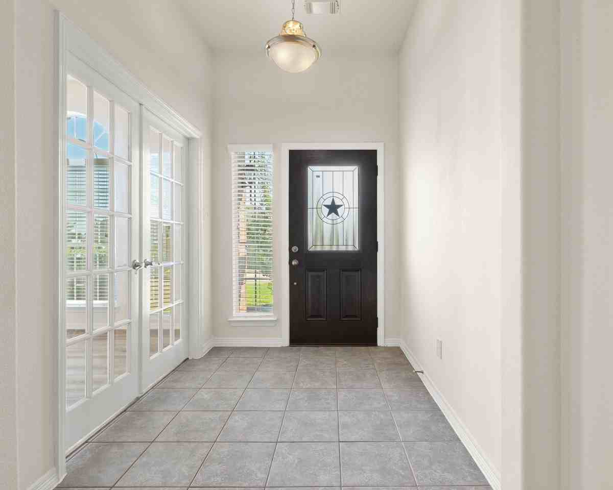 2302 Oakleaf Hills Cir - Photo 3 of 30