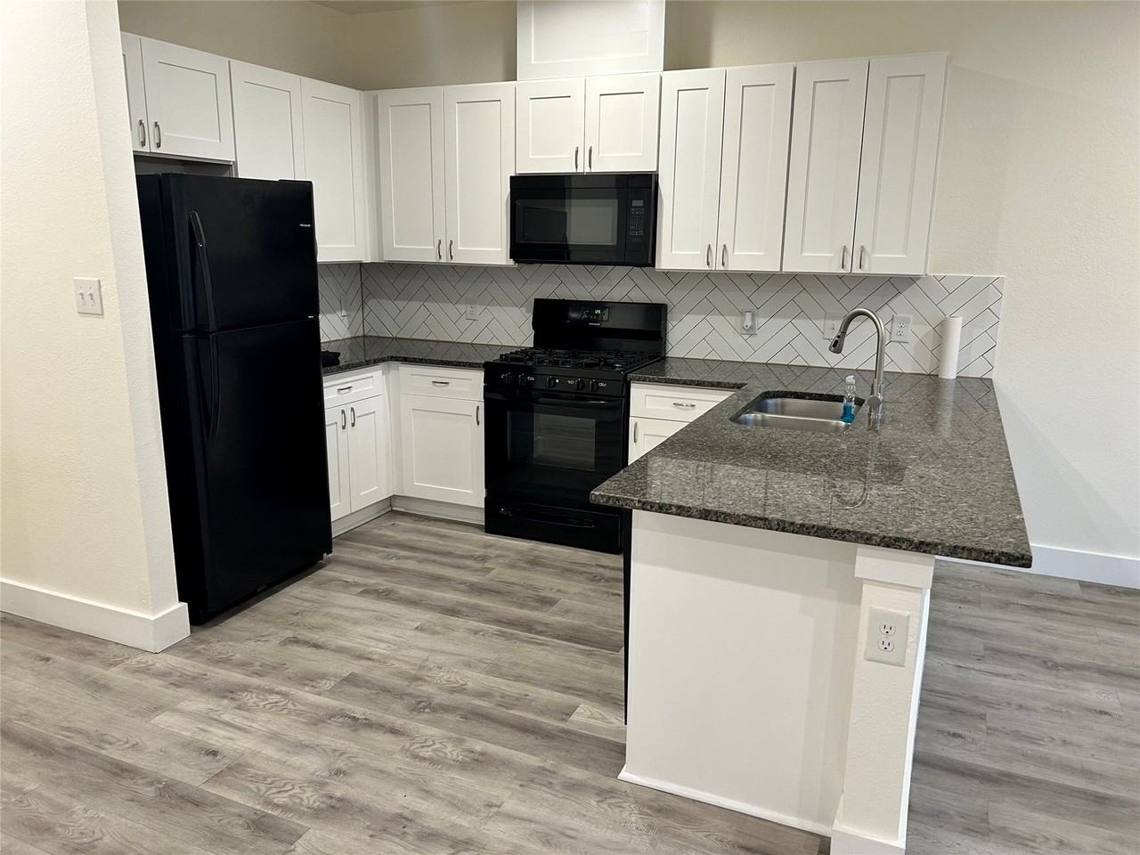 6827 Mcwilliams Dr - Photo 2 of 18